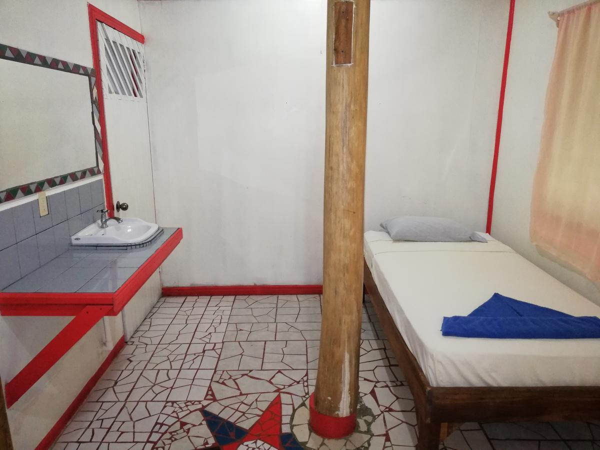 Talamanca Cabins Кахуіта Екстер'єр фото